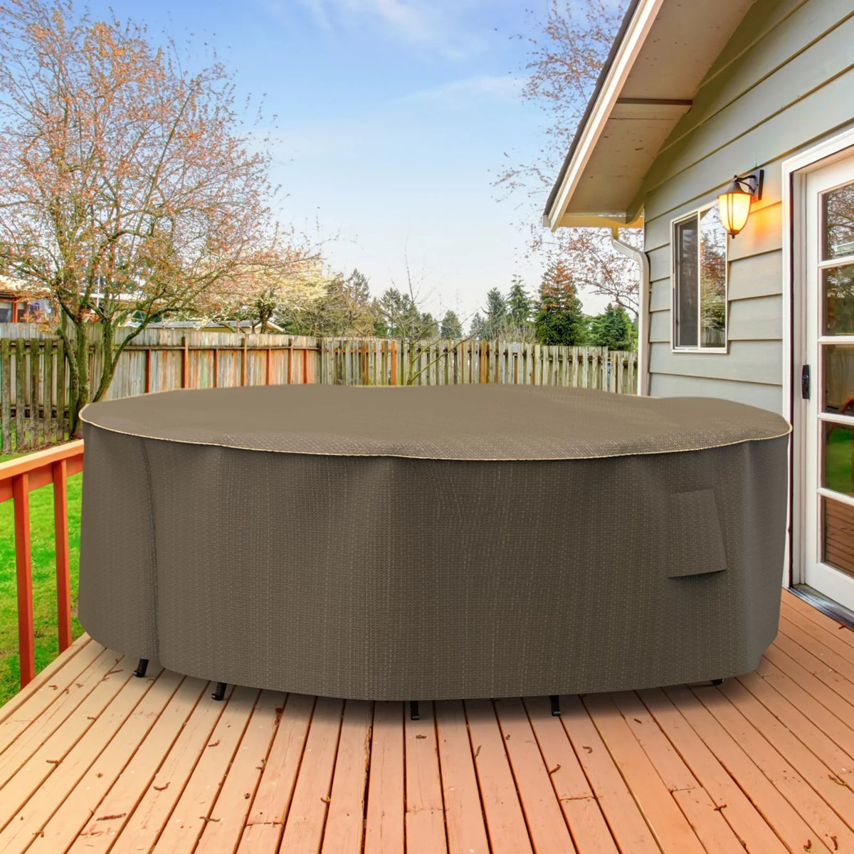 Black and Tan Patio Round Table/Chairs Cover Y87189