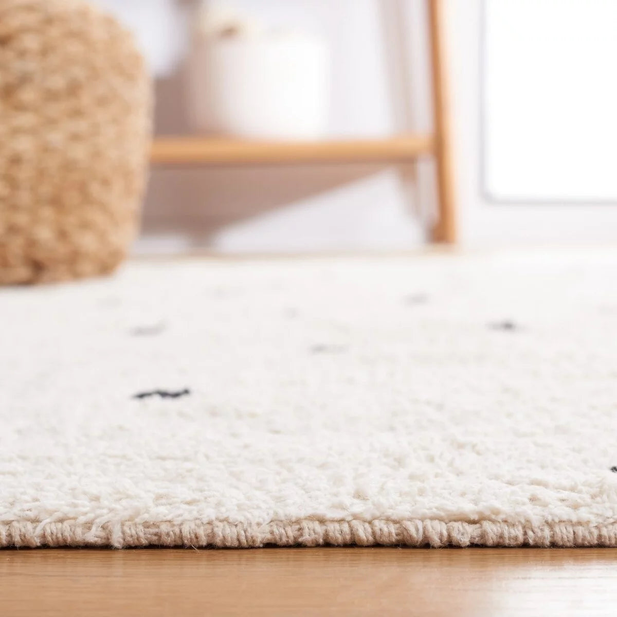 5' x 8' Polka Dots Area Rug H2247